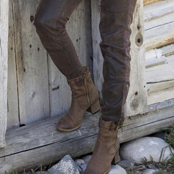 Trask Madison Boots Harness Buckle Suede Lug Sole Heel Booties Gray Size 6.5 NEW - Picture 1 of 7